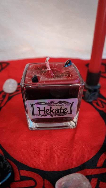 Glaskerze "Hekate" - Schutz, Magie und Tor zur Schattenwelt