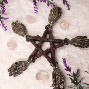 Hexen-Besen-Pentagramm-Plakette – Uralter Schutz und die Kraft der Elemente für Deinen Altar